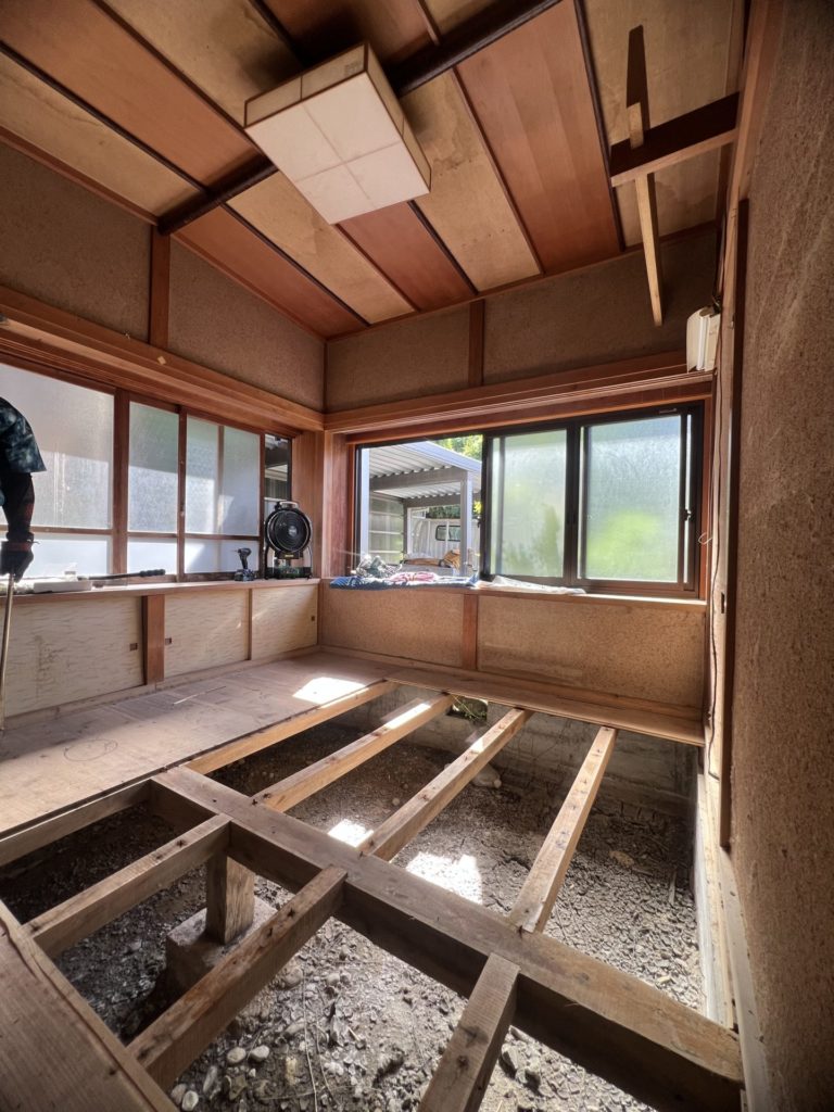 能登町 耐震シェルター設置工事② 床解体時の様子②