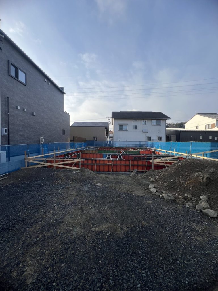 岐阜県関市　グレージュインテリアな住まい　基礎工事へ